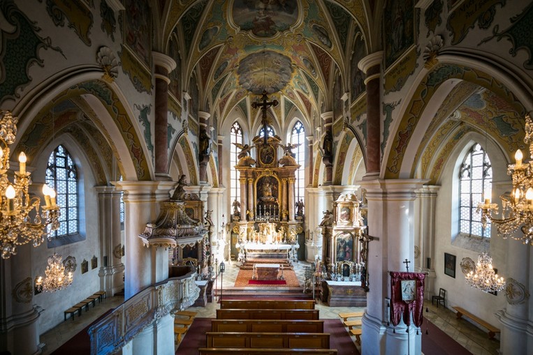 Ab 1750 wurde das Innere der Frauenkirche barockisiert. Ein gotischer Raumeindruck blieb