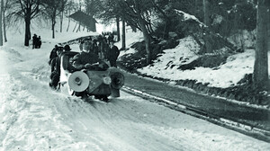 Spaßrodeln am Lindererberg/Köbingerberg, um 1910 © Stadtarchiv Wasserburg.